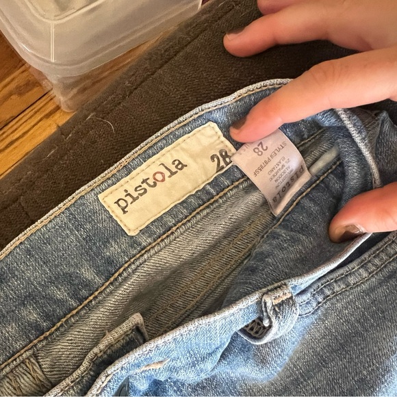 Women’s light wash jeans - Picture 2 of 3